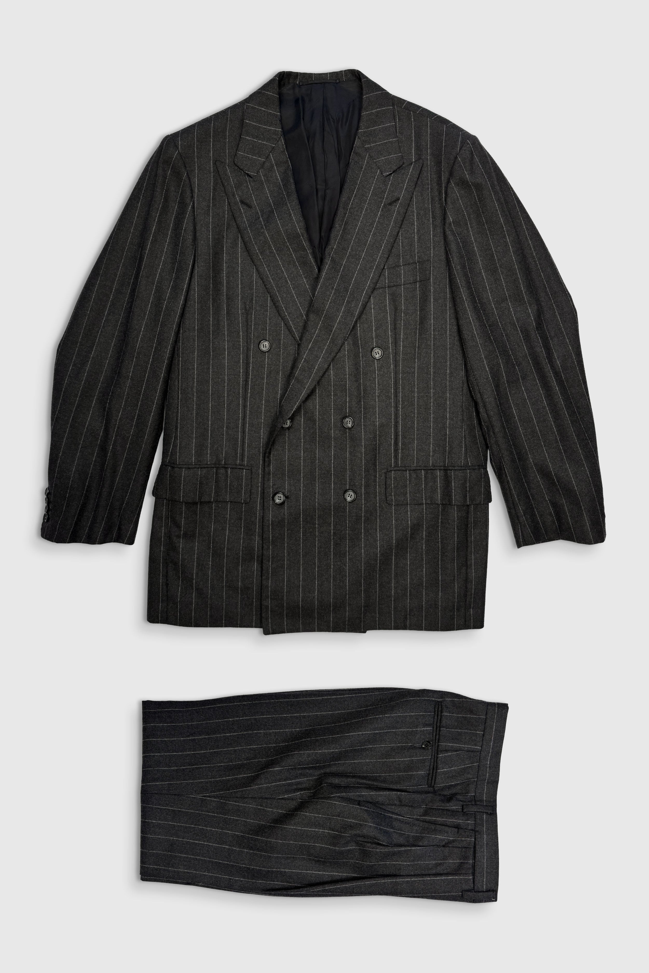 Doppelreihiger Anzug mit Nadelstreifen (Gr. 54)