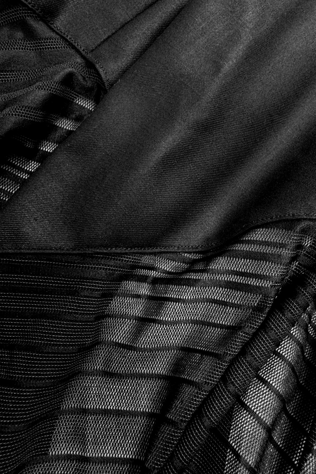 Asymmetrischer Midi-Rock mit Drapierungen