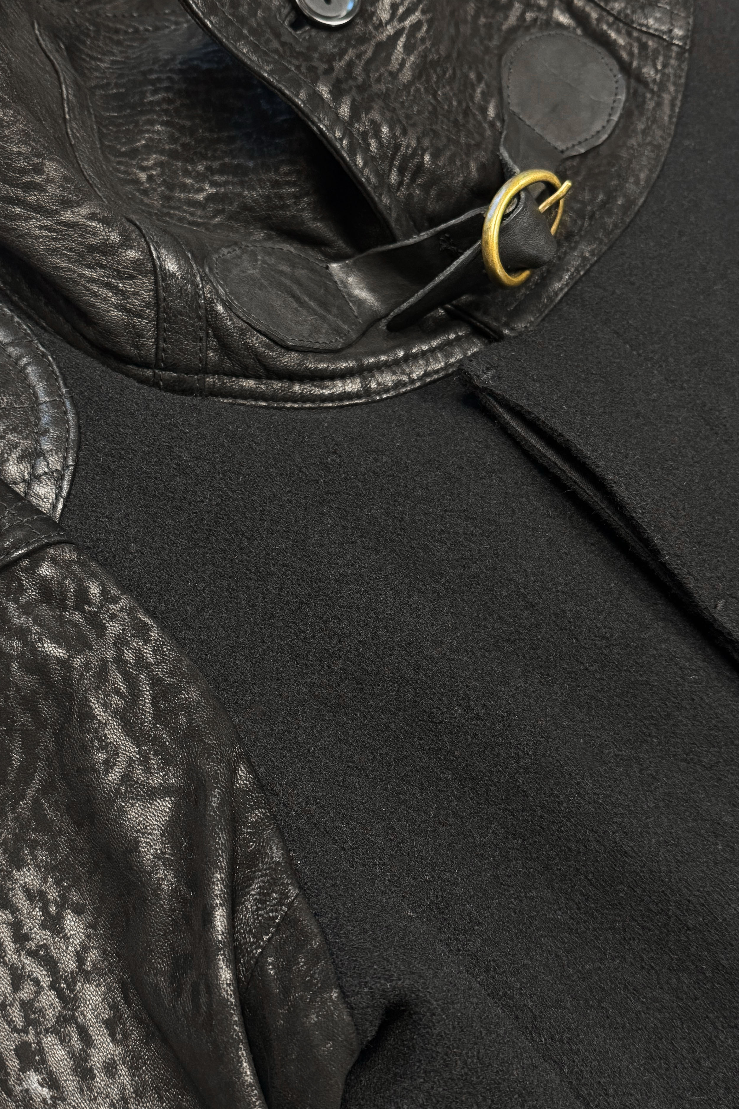 Wollmantel mit Applikationen in veganem Leder (Gr. 44)